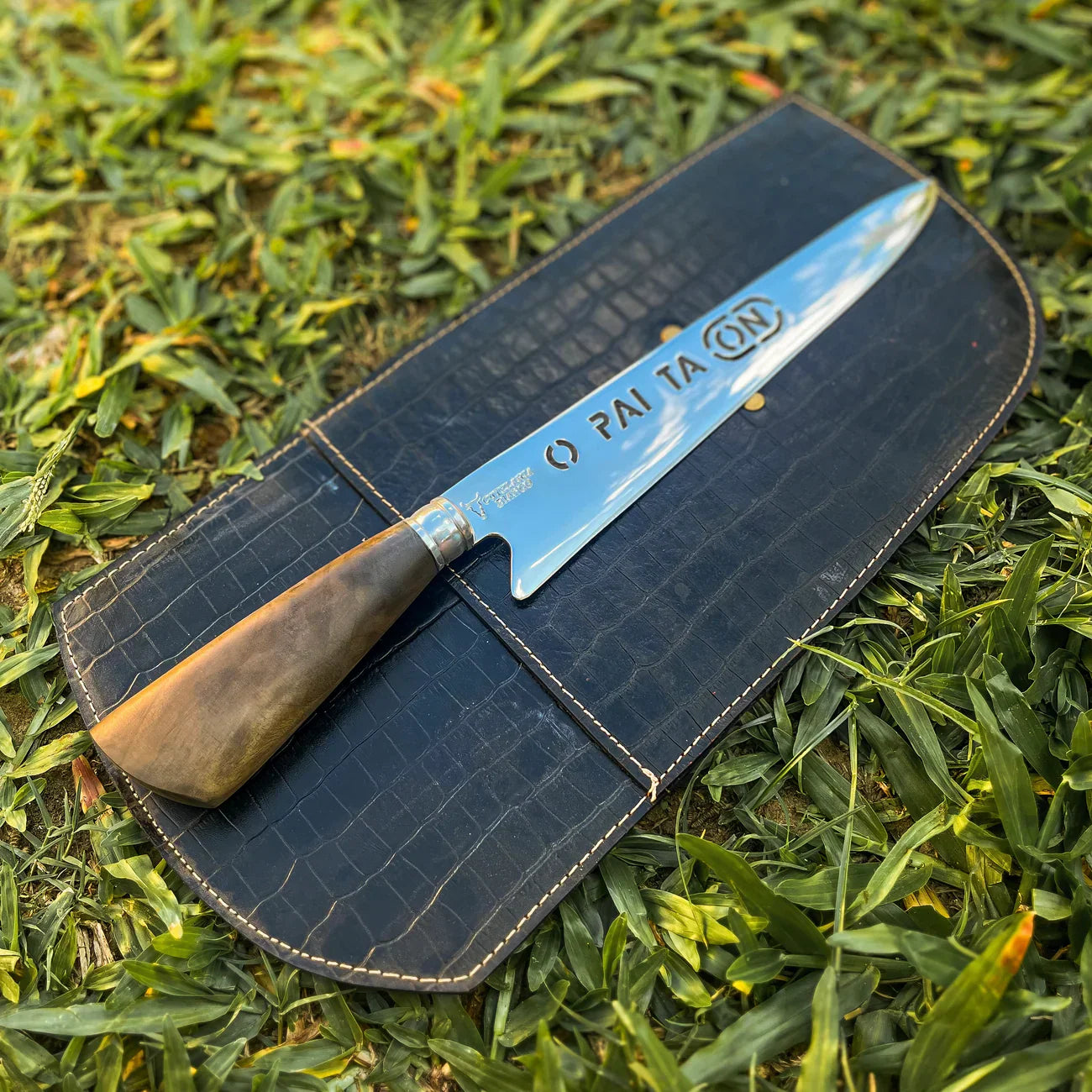 Faca Artesanal P/ Churrasco 10" 3mm Lâmina com Cabo madeira + Case especial em couro - VARIOS TEMAS NA LAMINA